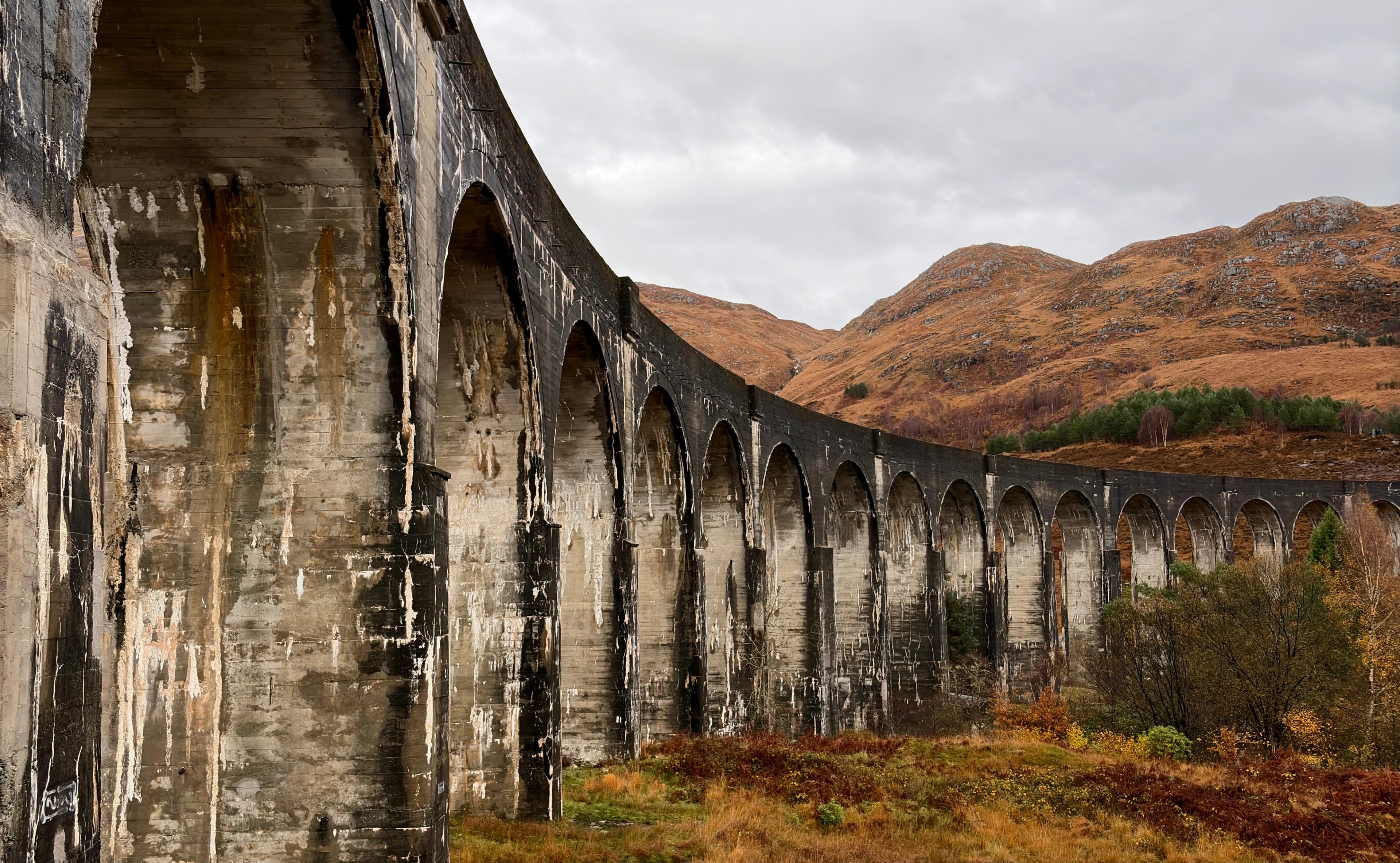Glenfinnan Viaduct picture capturing its scale