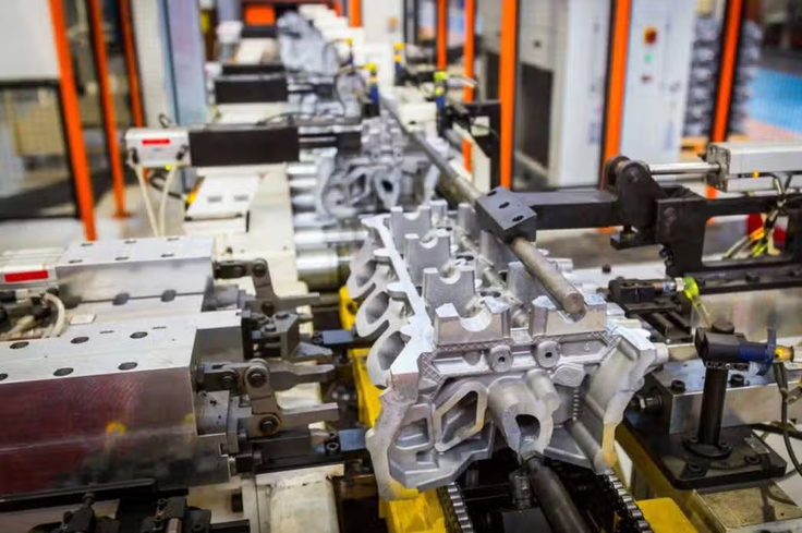 Stellantis tra crisi e “ritorno” ai motori termici: cosa sta davvero succedendo