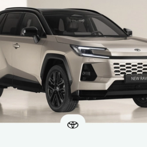 Toyota RAV4 2026: gli interni ridisegnati per comfort e praticità