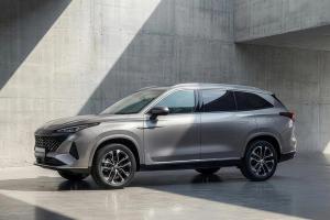 MG punta al vertice: arriva la nuova S9 PHEV, il SUV da 7 posti che cambia le regole