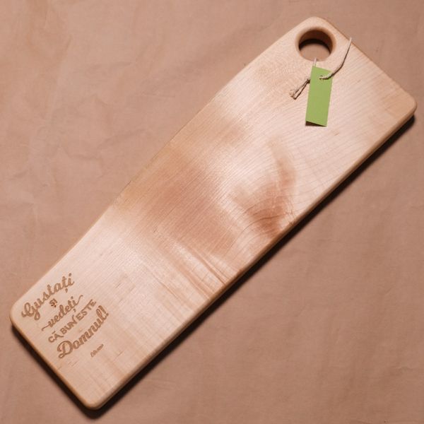 Platou de servire lemn de păr.
Verset gravat: “Gustați și vedeți că bun este Domnul.