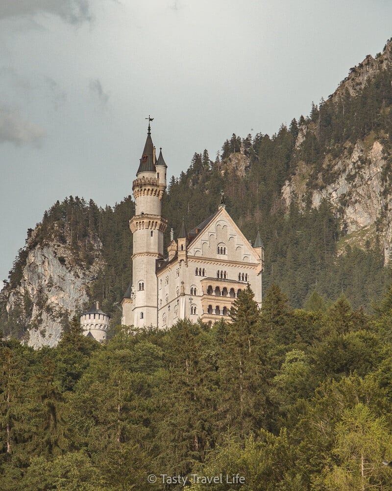 Neuschwanstein photo from under 