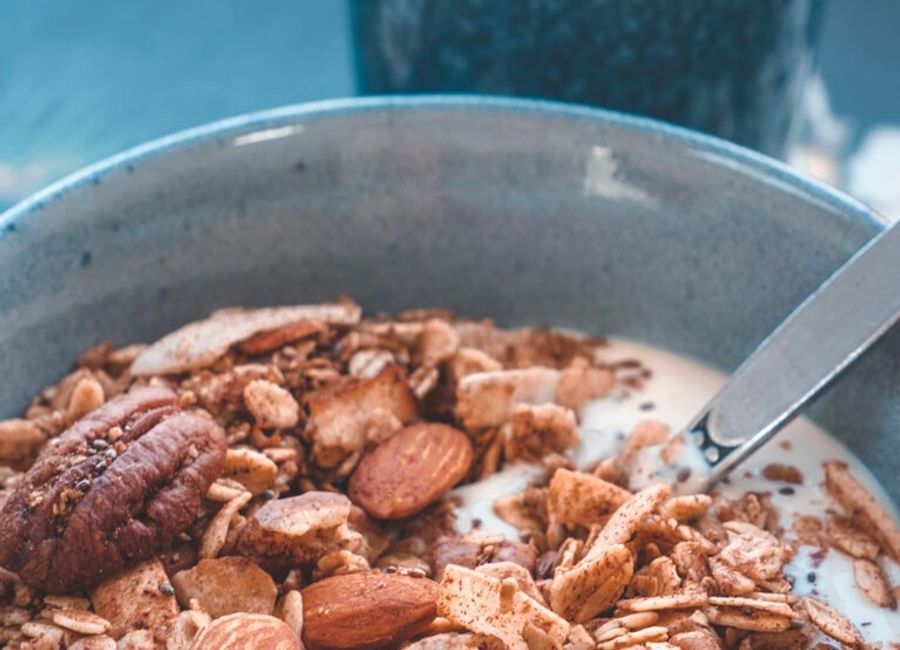 Eenvoudige geroosterde muesli uit de pan