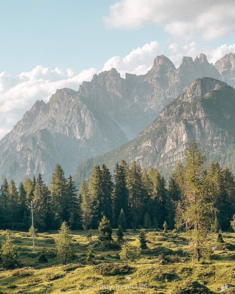 View of the mountain range before going up the toll road.