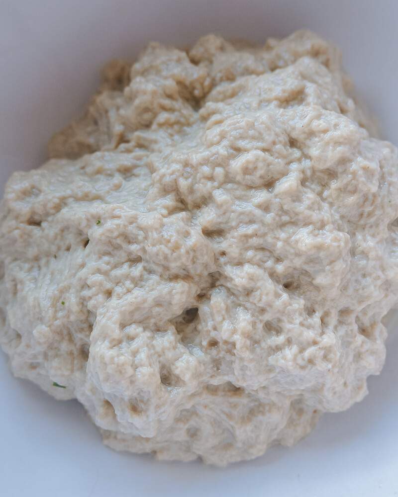 Pâte pour le poulet au seitan faite avec du gluten de blé