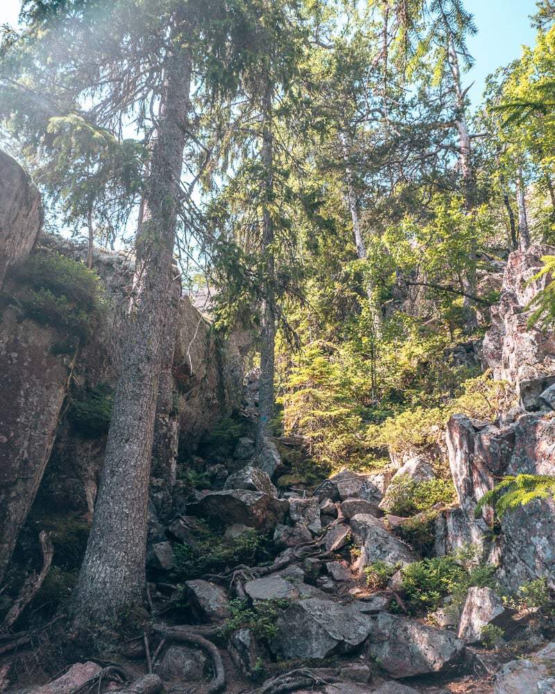 descente raide après la grotte