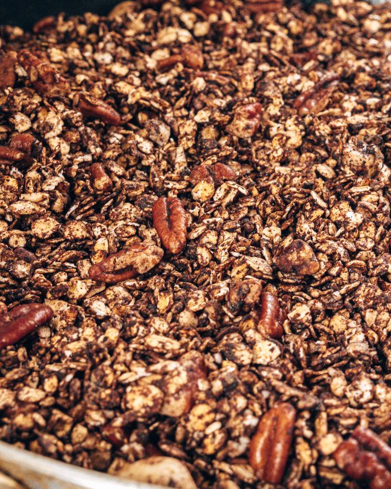 close-up van knapperige veganistische chocolademuesli