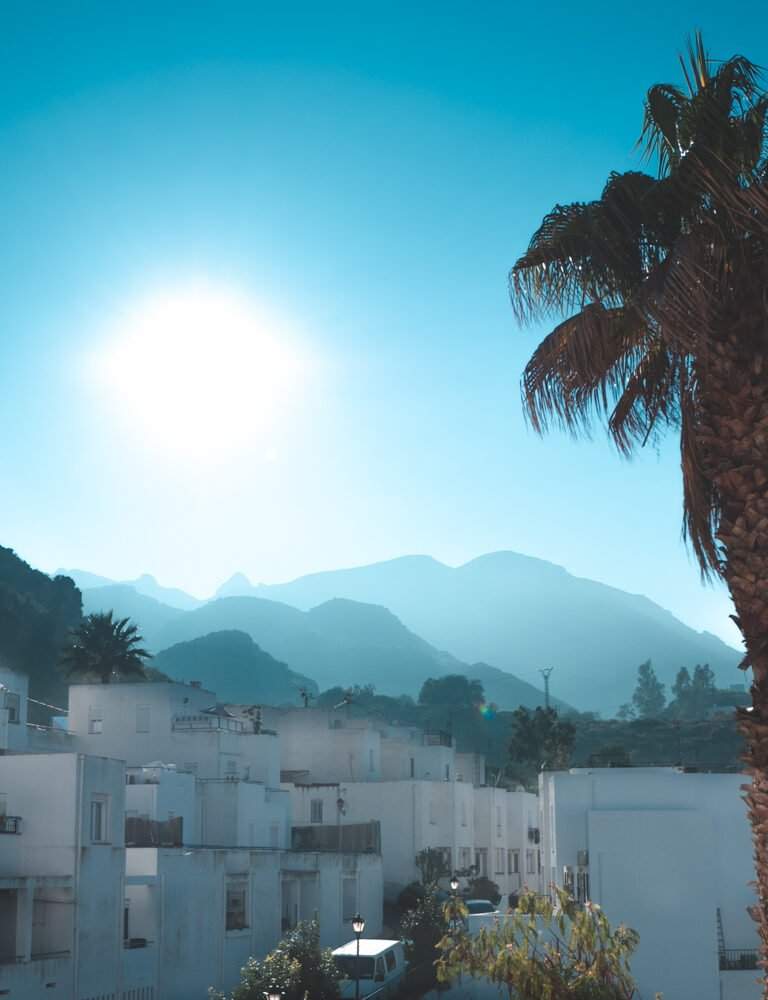 vue sur la montagne et Mojácar
