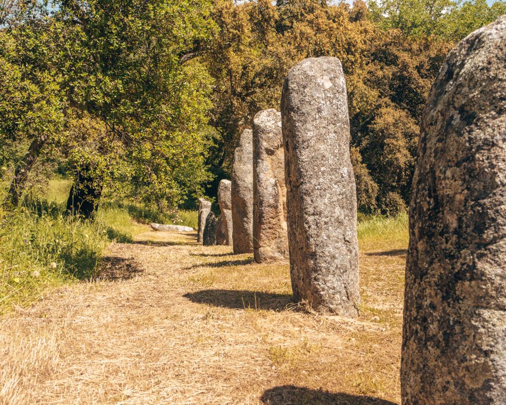 Pierres nuragiques en Sardaigne.