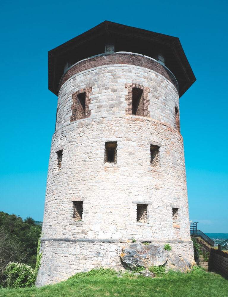 Tour défensive près de Givet