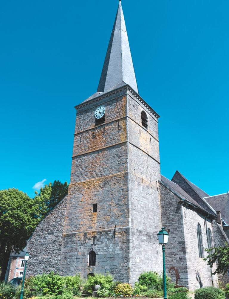 Une église en pierre à Givet