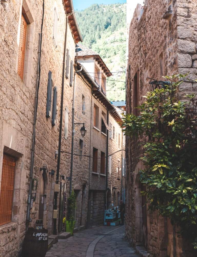 Sainte-Enimie small street