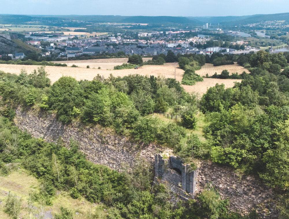 Vue sur la vieille forteresse de Givet