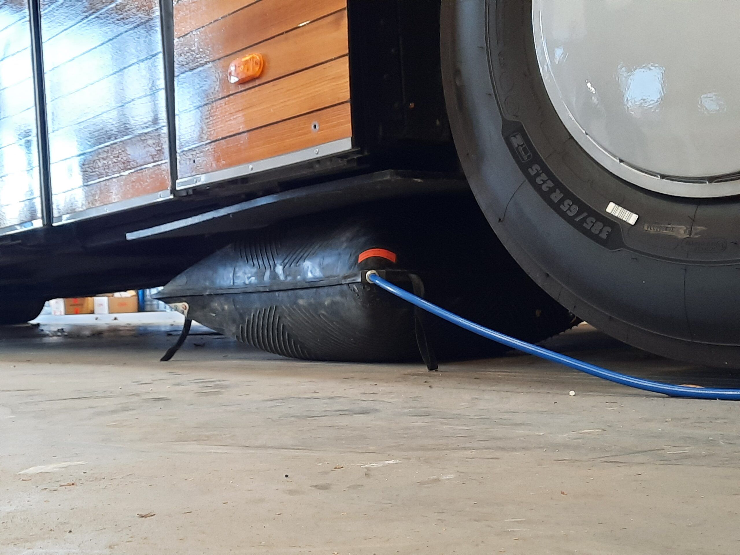 Air jack lifting a truck wheel without a crane