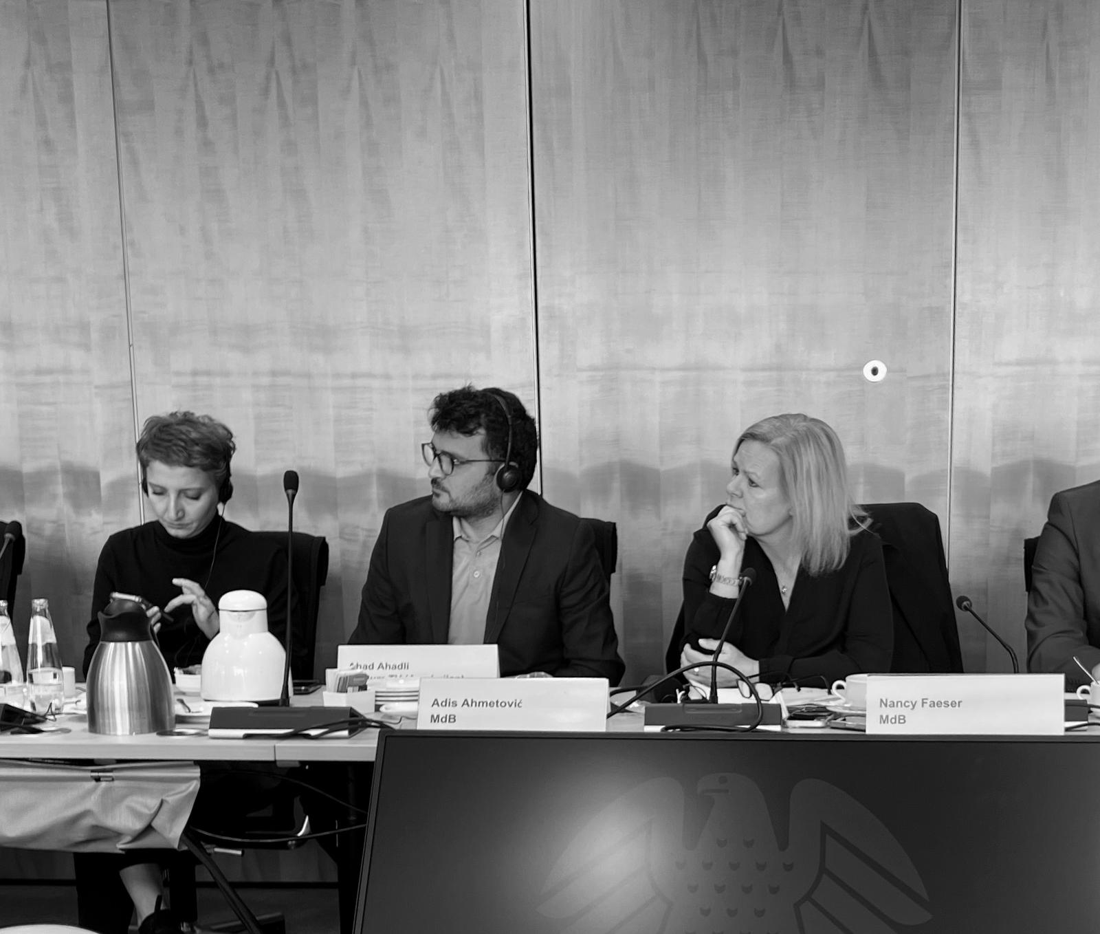 Mahtab Qolizadeh (Iran), Ahad Ahadli (Aserbaidschan), Nancy Faeser MdB (SPD) © jinn