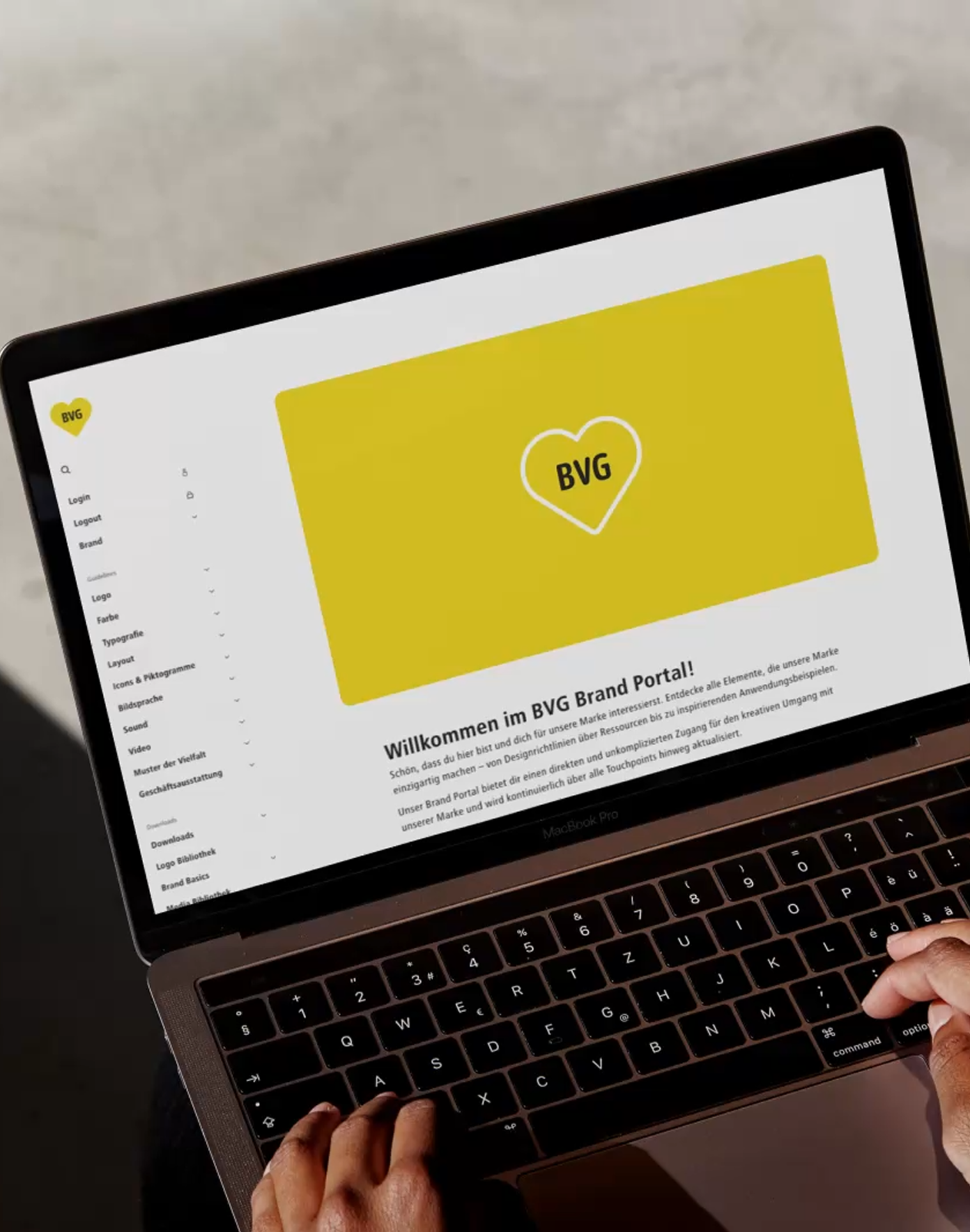 BVG Brandportal auf Laptop Screen