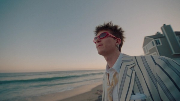 Gus Dapperton - Palms Kevin Lombardo — still 12