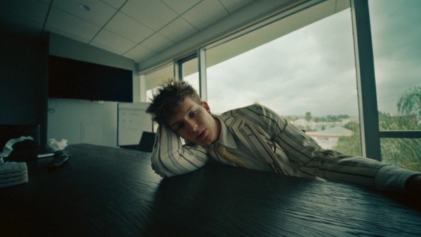 Gus Dapperton - Palms Kevin Lombardo — still 9