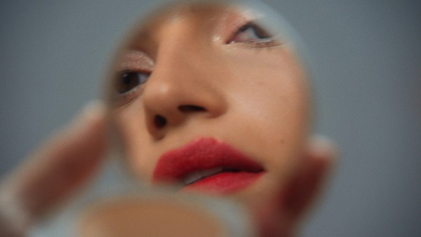 Laura Mercier Charlotte Wales — still 5