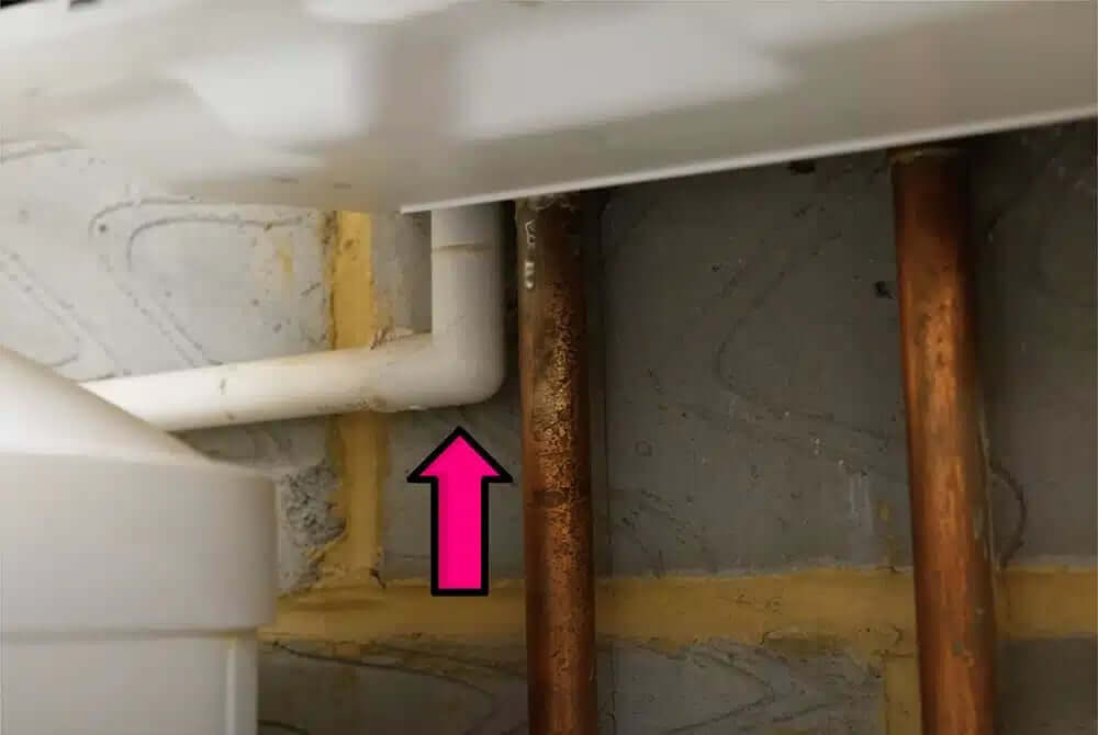condensation on pipes on internal wall