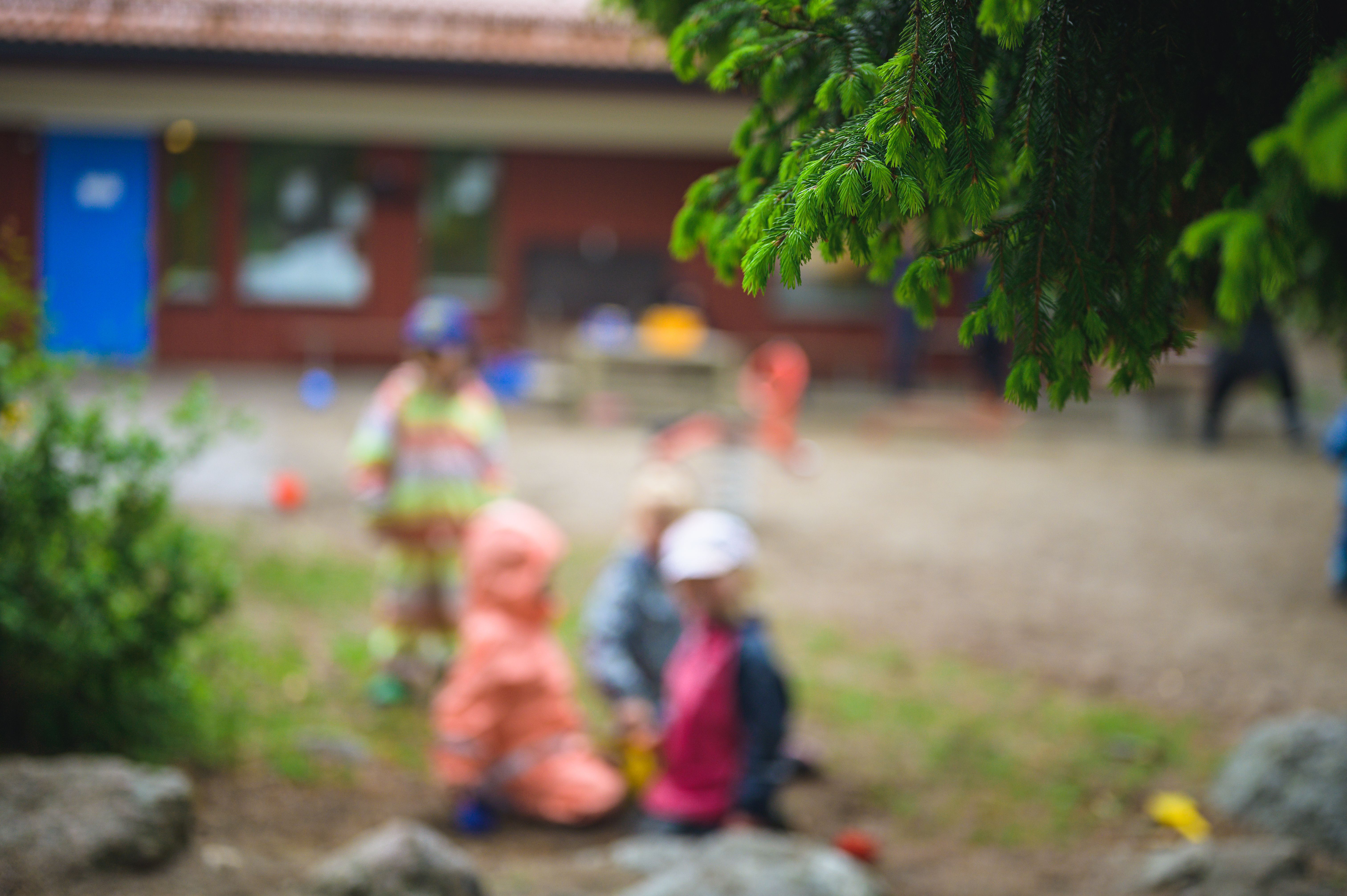 blurriga barn på en förskola