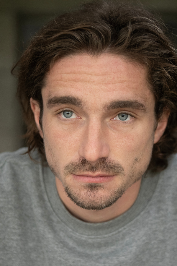 Joseph Olivennes dévoile les coulisses d’un tournage chaleureux dans « La Vallée des Fous » de Xavier Beauvois