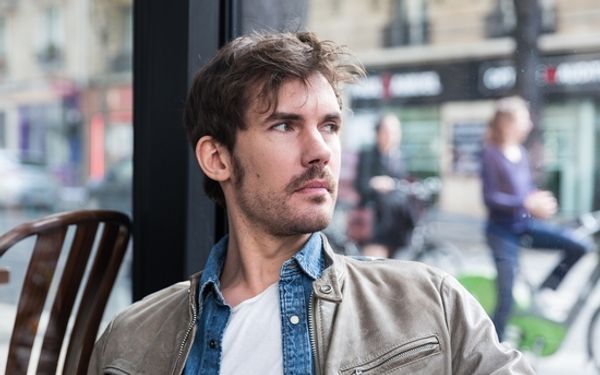 « Mais aujourd’hui, ça veut dire quoi « un homme blanc hétérosexuel » ? L’humoriste et auteur Arnaud Demanche s’interroge sur sa condition et la bien-pensance