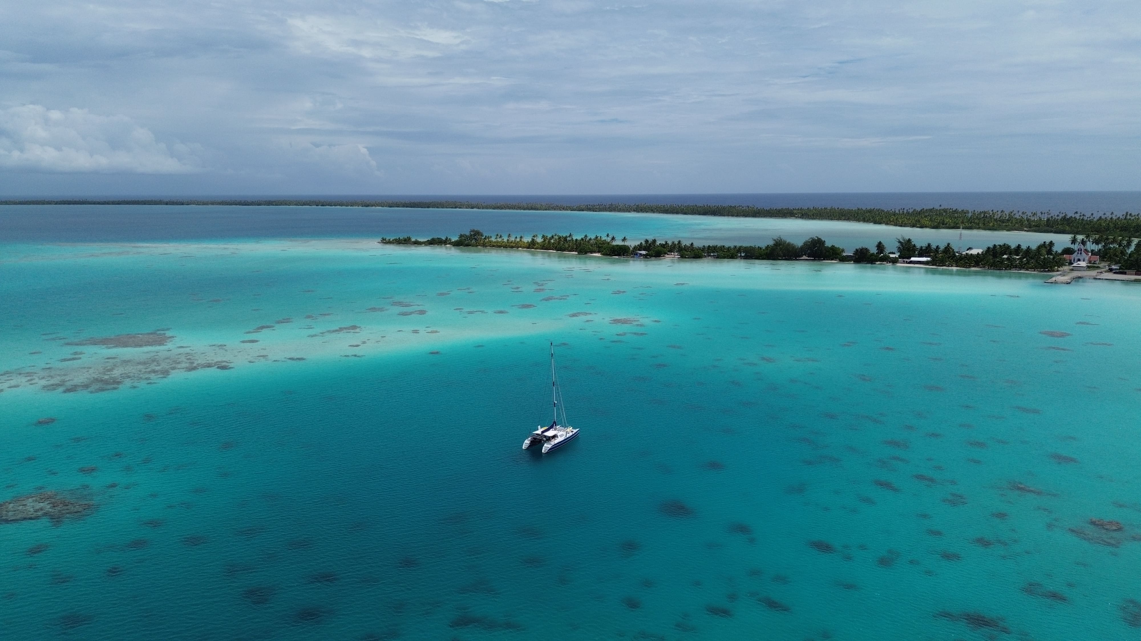 Catamaran Namaka au mouillage