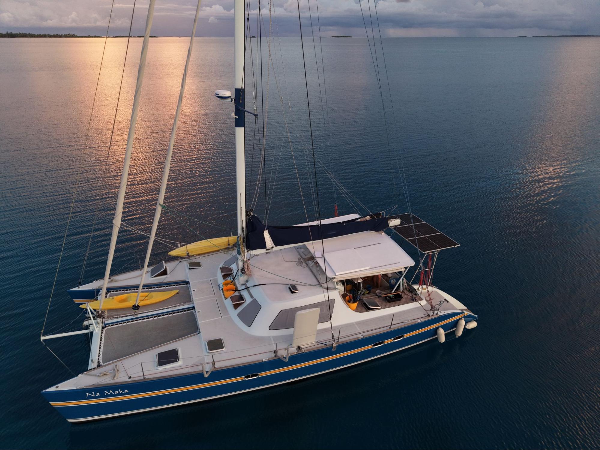Namaka, le catamaran de Tahiti Guest Boat mouillé à Kauehi