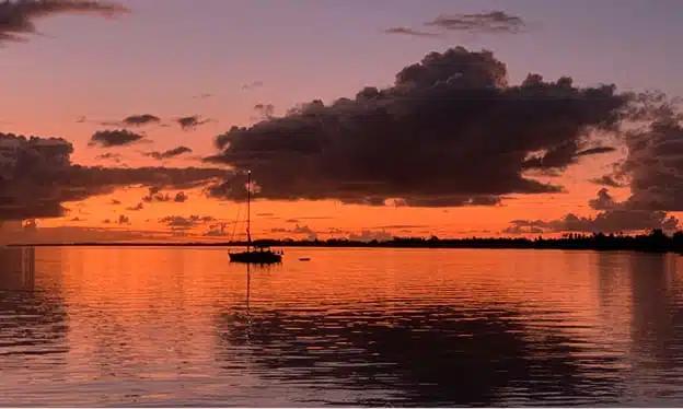 Coucher de soleil sur les motus