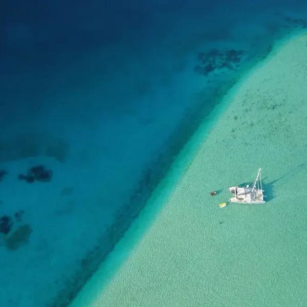 Catamaran Namaka au mouillage