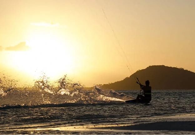 Session de kitesurf sur le banc de sable