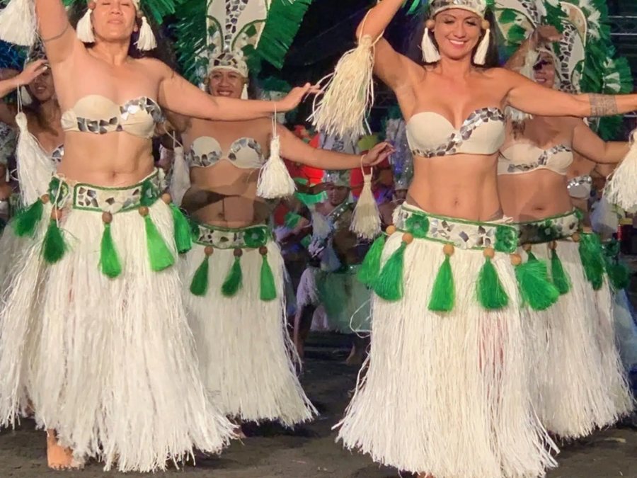 Tahitian dances in Huahine