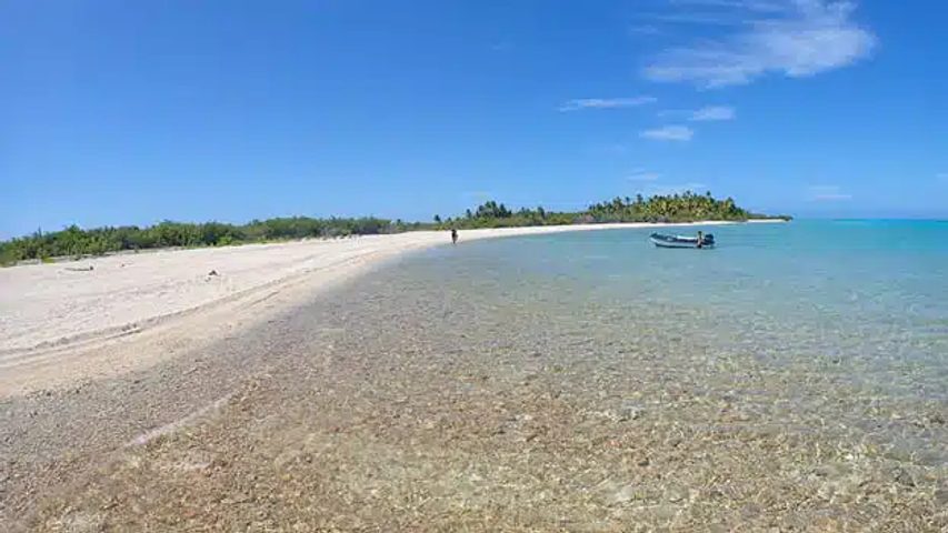 longue plage aux tuamotu
