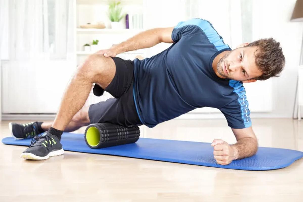 Physiotherapy exercise session for hip pain