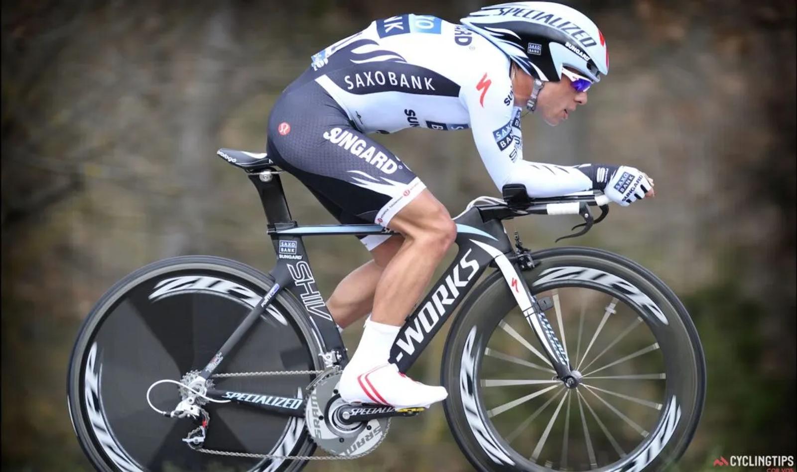 Cyclist hunched over for hours yet often pain-free