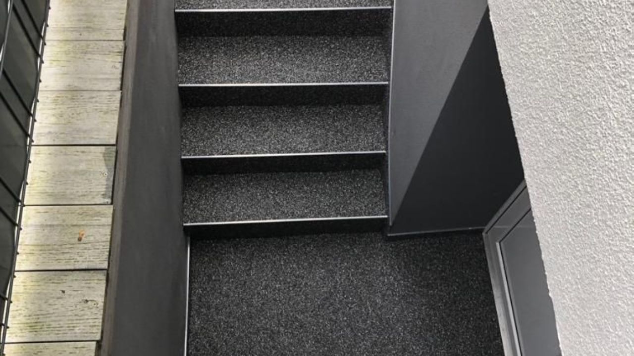 Kellertreppe sanieren? Steinteppich bringt Stil und Haltbarkeit in Ihr Zuhause