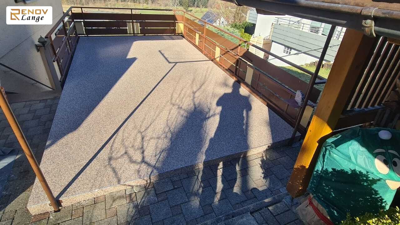 Jonas: „Risse und Flecken weg – der neue Steinteppich Terrasse sieht perfekt aus.
