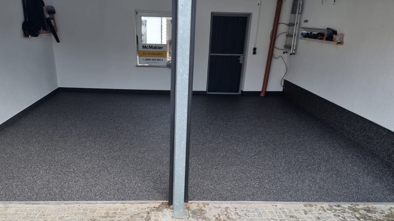  Robust und stilvoll! Ihre Garage mit Steinteppich neu gedacht