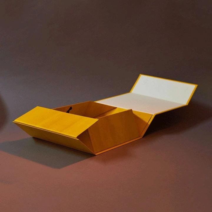Collapsible boxes with logo printing for professional branding