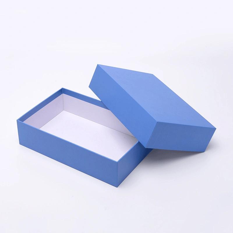 Brown kraft cardboard box with separate lid