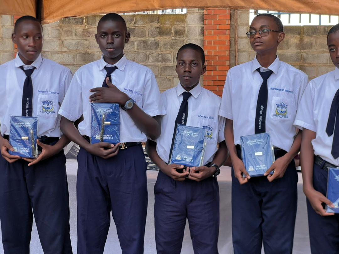 HONORING ACADEMIC GIANTS  AT THE ACADEMIC ASSEMBLY