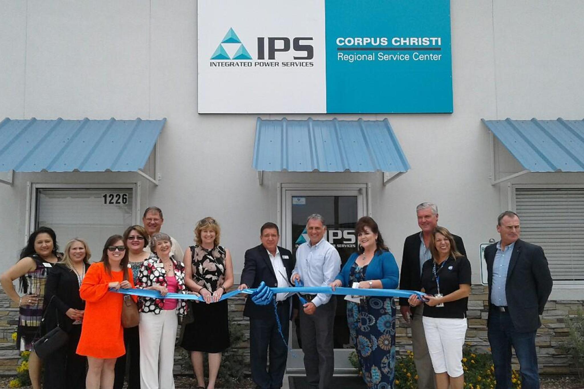 Grupo participa en el corte de cinta del Centro Regional de Servicio IPS en Corpus Christi.
