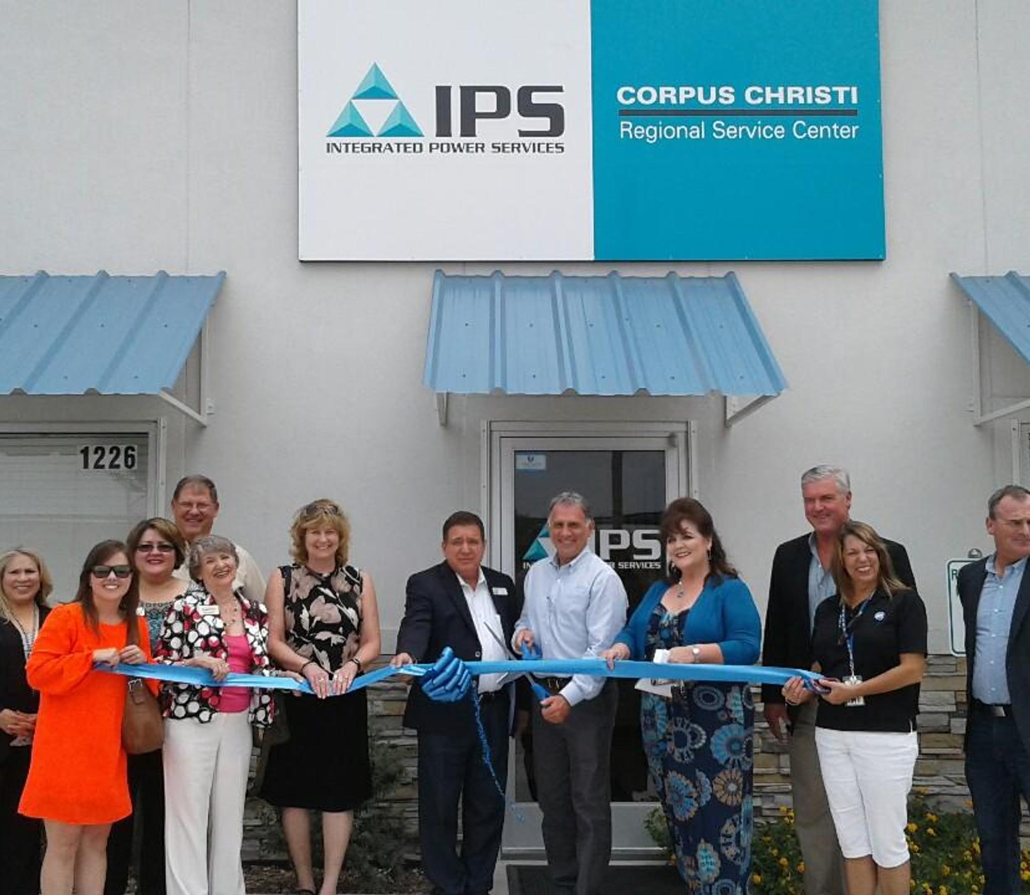 Cérémonie d’inauguration avec coupe de ruban au centre de services régional IPS de Corpus Christi.
