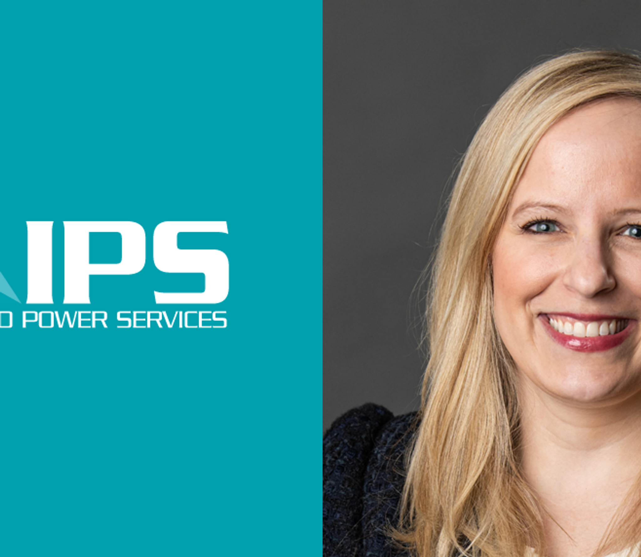 Portrait d’une femme souriante aux côtés du logo d’Integrated Power Services.