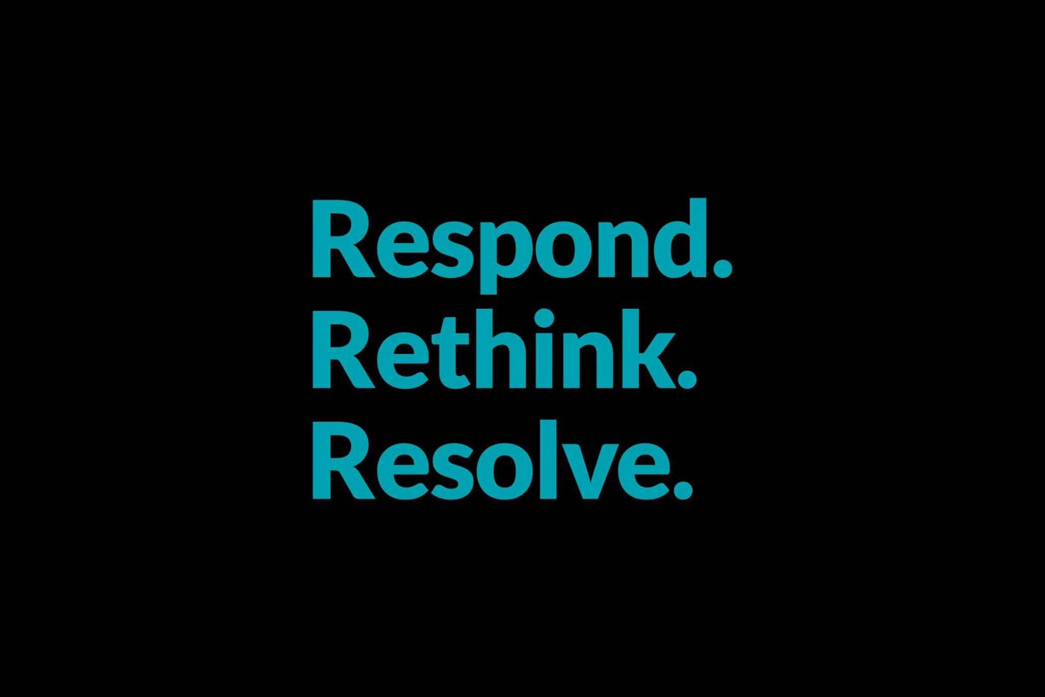 Slogan turquoise « Respond. Rethink. Resolve. » sur fond noir.
