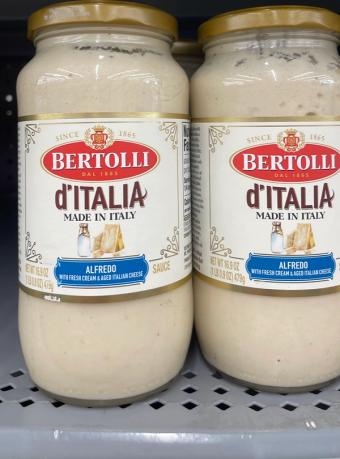 Bertolli, Bertolli D'Italia Alfredo Sauce 16.9 oz, barcode: 0036200431566, has 1 potentially harmful, 3 questionable, and
    1 added sugar ingredients.