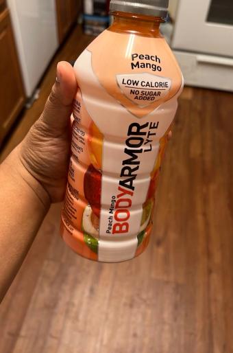 Body Armor, Body Armor Lyte No Sugar Added Peach Mango Sports Drink 28 oz, barcode: 0858176002843, has 0 potentially harmful, 8 questionable, and
    0 added sugar ingredients.