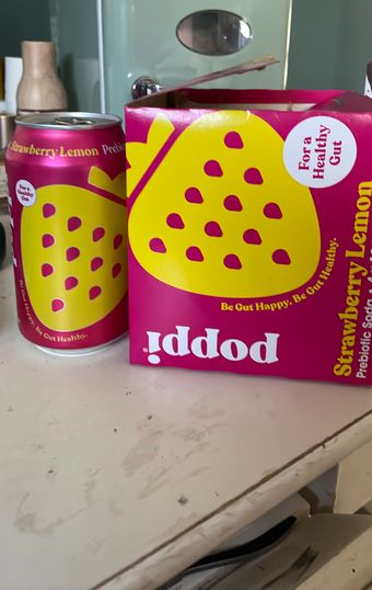 Poppi, Poppi Strawberry Lemon Prebiotic Soda 12 fl oz, barcode: 0709586514856, has 0 potentially harmful, 2 questionable, and
    1 added sugar ingredients.