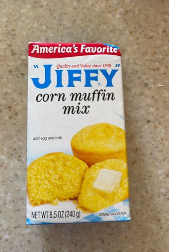 Chelsea Milling Company, CORN MUFFIN MIX, CORN, barcode: 0072486002205, has 2 potentially harmful, 4 questionable, and
    1 added sugar ingredients.